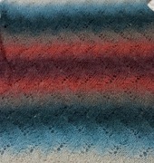 Ażurowy cieniowany szal robiony na drutach (odcienie niebieskiego i bordo)