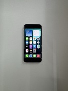 Biały IPhone SE 2020