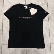 Damski t-shirt Tommy Hilfiger w rozmiarze M. 