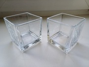 Dwa szklane świeczniki kwadratowe
