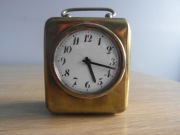 Zegar budzik w obudowie mosiężnej