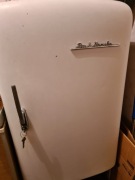 Zabytkowa radziecka lodówka Moskwa Ził