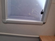 Nowe narożniki okna dachowego przyczepy Hobby Excellent