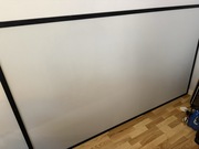 Ekran do rzutnika 105” z drewnianą ramą 