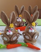 Wielkanocny Zajączek 21 cm figurka rękodzieło ozdoba stroik marchewka