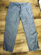 Damskie materiałowe spodnie Promod 38.