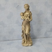 Figura Matki z Dzieciątkiem 