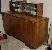 Kredens Vintage z przeszkloną witrynką – Styl PRL – Solidny i pojemny