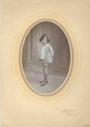 Dziecko na dużym zdjęciu z francuskiego atelier