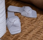 Nowe markowe klapki liliowe Catwalk r 40 skórzane na płaskim obcasie buty