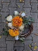 Kompozycja wianek stroik na cmentarz grób pomnik Wszystkich Świętych 