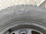 Opony zimowe 14 cali na felgach + kołpaki.