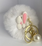 Brelok puszek z króliczymi uszkami i perłą