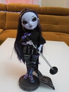  Shadow High Reina Glitch Crowne.