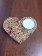 Świecznik na podgrzewacze. Serce że złotymi dodatkami,.