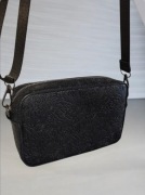 Markowa czarna torebka listonoszka kuferek czarna Black Squad