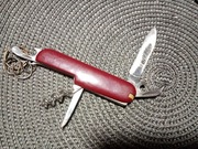 Scyzoryk wielofunkcyjny.