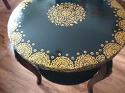 Okrągły stolik ręcznie malowany