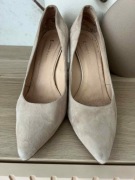 Klasyczne buty szpilki czółenka PASO A PASO Zamszowe Nude Beżowe r. 39