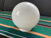 Klosz szklana kula biała średnica ok 15 cm 