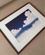 Obraz z białymi chmurami odbijającymi się w tafli wody