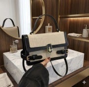 Torebka Damska Kuferek Canvas Baguette Old Money