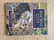 The Ancient City: Life in Classical Athens & Rome – Peter Connolly | Oxford