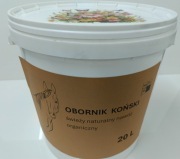 Obornik koński naturalny nawóz organiczny w dużym wiadrze