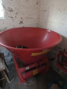 Brony, opryskiwacz, rozsiewacz nawozów 