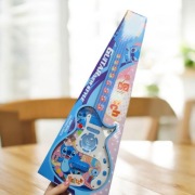 zabawkowa gitara elektryczna z motywem postaci Stitch z bajki Disney 