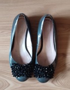 Szare, lakierowane baleriny z ozdobną klamrą, 37