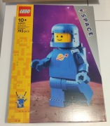 LEGO 40921 Inne - Powiększona minifigurka niebieskiego astronauty Space 