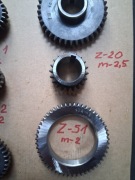 Tokarka TUE 40 kolo zebate Z-20 m-2,5