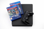 PS4 Slim 500 GB + pad + 2 gry Uncharted | stan bardzo dobry