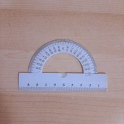 Kątomierz szkolny Zakłady Tworzyw Sztucznych Pronit z okresu PRL-u