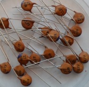 27pF 250V kondensator ceramiczny KFP  L-5  CERAD dokładne