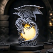 Strażnik Tajemnic! Lampa "Dragon Eclipse" Smok Czuwający nad Magiczna Kulą