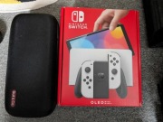 Nintendo Switch OLED + hardcase Skull & Co + grip