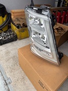 REFLEKTOR PRAWY VOLVLO FH4