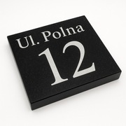 Tabliczka adresowa z granitu – numer domu, napis, personalizowana