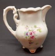 Dzbanek do mleka, D.33.