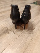 Pikowane botki ,czanne z ozdobnymi kryształkami.