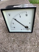 Woltomierz tablicowy Lumel M19N. -10 -10 V