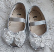 Srebrne balerinki z białą koronkową kokardą H&M r. 20/21 stan idealny