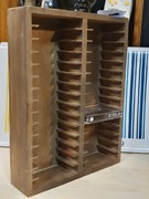 Drewniana szafka na kasety magnetofonowe 