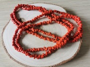 Sznur czerwonych korali drewanianych