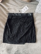 Zara czarna mini koronkowa dopasowana spodnica