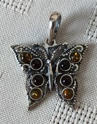Zawieszka motyl.Srebro ,bursztyny.