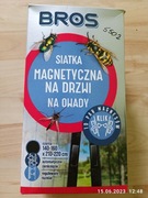 Siatka magnetyczna na drzwi.