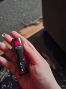 Ultramatowa szminka koloru czerwonego